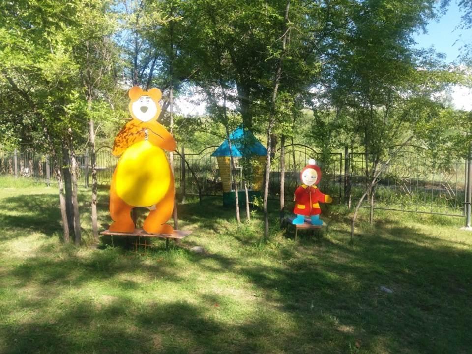 Школьная площадка: «Ради вашего отдыха!»