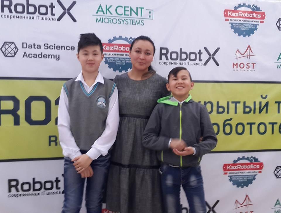 Алматы облысында өткен Robot X RO2019 работотехника турнирында "Лабиринт" секциясында оқушыларымыз Серік Жасұлан мен Қаниатұлы Аңсар "Юный работотехник" номинациясына ие болды.