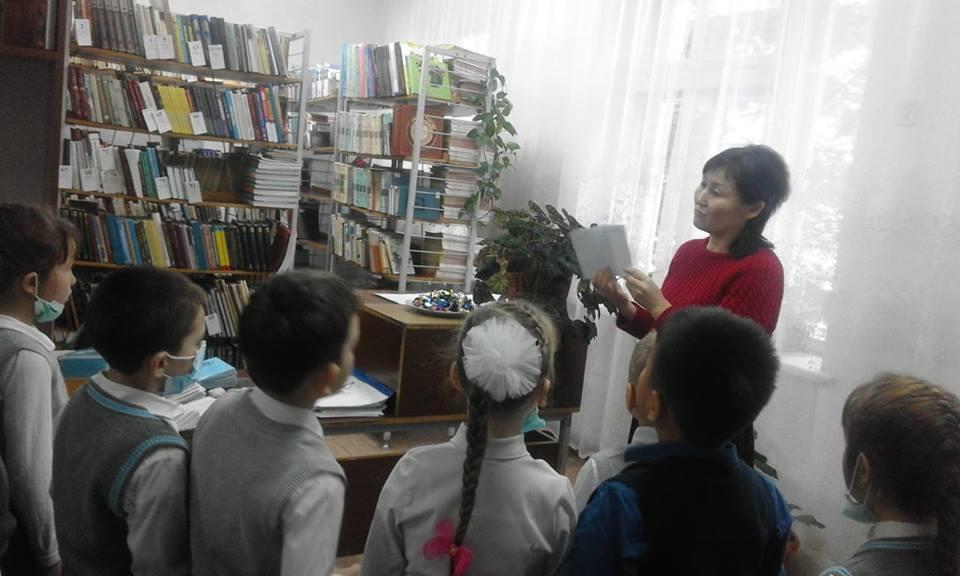 Сегодня библиотекари провели библиотечный урок " Библиотека, книжка, я — вместе верные друзья " для учащихся 1 класса. Цель мероприятия: привлечение д