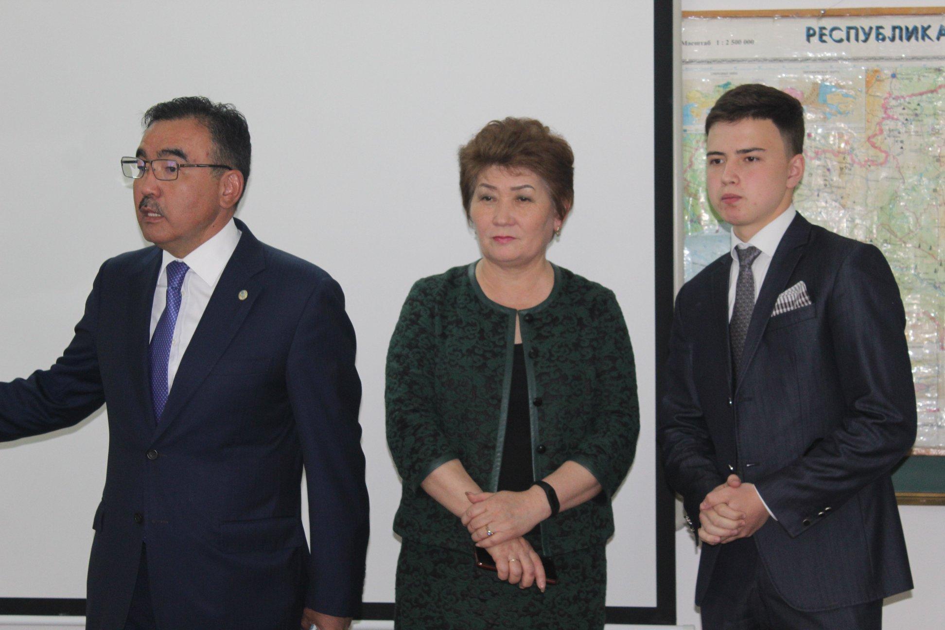 "еліміздің болашағы өздеріңнің қолында"